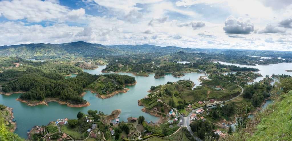 Lugares como Guatapé son muy atractivos para inversionistas inmobiliarios en Colombia - BTODigital